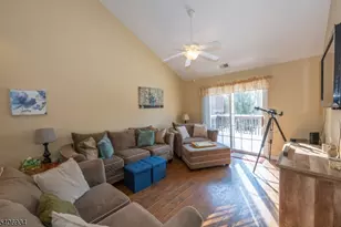 25 Oak Point Dr, Hamburg, NJ 07419 - Photo 10