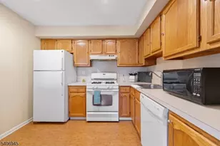 303 Trinity Ct, West Windsor Township, NJ 08540 - Photo 14