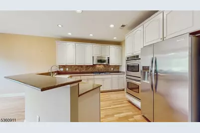 104 Briar Ct, Hardyston Township, NJ 07419 - Photo 10