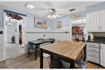 16 Parkview Pl, Passaic, NJ 07055 - Photo 10