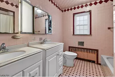 16 Parkview Pl, Passaic, NJ 07055 - Photo 24