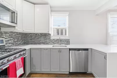 32 Elmwood Ter, Irvington, NJ 07111 - Photo 10