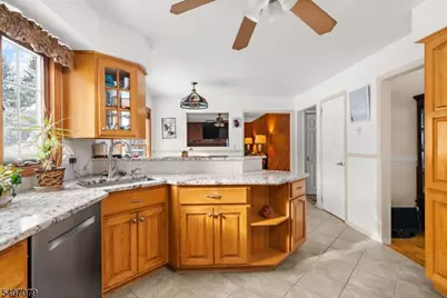 1 Oak Grove Rd, Raritan Township, NJ 08822 - Photo 4