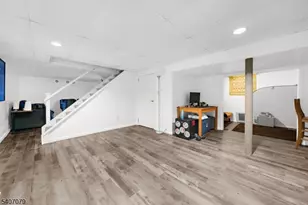 1 Oak Grove Rd, Raritan Township, NJ 08822 - Photo 18