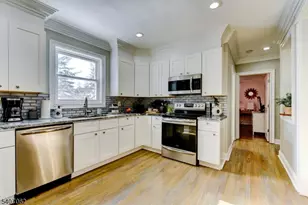 4 Leslie Ave, Randolph Township, NJ 07869 - Photo 8