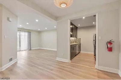 309 Stratford Pl, Bridgewater, NJ 08805 - Photo 4