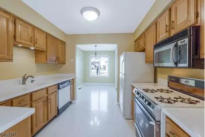 6 Dogwood Cir, Raritan Township, NJ 08822 - Photo 4