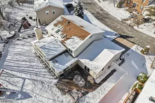 47 Chicopee Dr, Wayne Twp., NJ 07470 - Photo 40