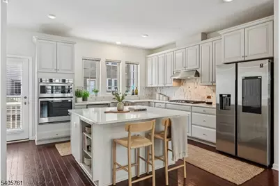 32 Cortland Ct, Livingston Twp., NJ 07039 - Photo 1