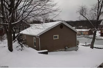 31 Ringwood La, West Milford, NJ 07421 - Photo 16