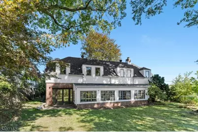 16 Lynn Dr, Clifton, NJ 07013 - Photo 2