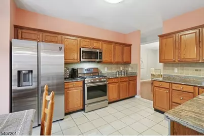 806 Holly Lane #806, Cedar Grove Twp., NJ 07009 - Photo 16