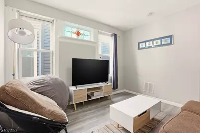 106 Wegman Pkwy, Jersey City, NJ 07305 - Photo 24