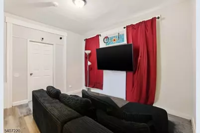 106 Wegman Pkwy, Jersey City, NJ 07305 - Photo 10