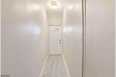 106 Wegman Pkwy, Jersey City, NJ 07305 - Photo 6