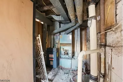 106 Wegman Pkwy, Jersey City, NJ 07305 - Photo 26