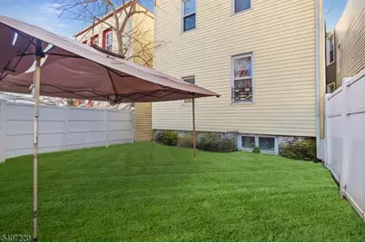 106 Wegman Pkwy, Jersey City, NJ 07305 - Photo 30