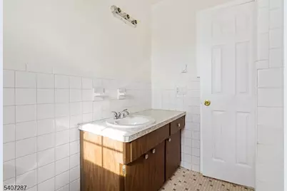 145 Arnot St Apt #4B, Lodi, NJ 07644 - Photo 16