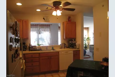 11 Evergreen Dr #64, Clifton, NJ 07014 - Photo 4