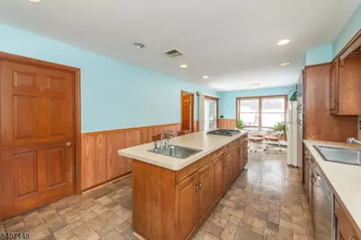 573 Wyckoff Ave, Mahwah Twp., NJ 07430 - Photo 16