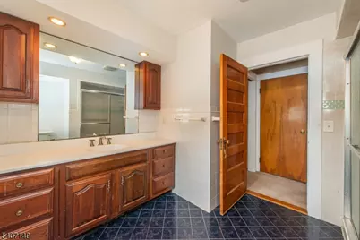 573 Wyckoff Ave, Mahwah Twp., NJ 07430 - Photo 20