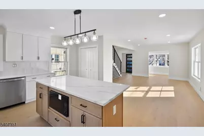 715 Stuyvesant Ave, Lyndhurst Township, NJ 07071 - Photo 10