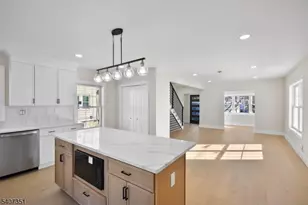 715 Stuyvesant Ave, Lyndhurst Township, NJ 07071 - Photo 10