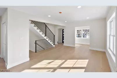 715 Stuyvesant Ave, Lyndhurst Township, NJ 07071 - Photo 6