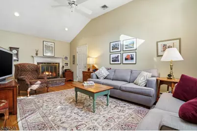 33 Yarmouth Dr, New Providence, NJ 07974 - Photo 12