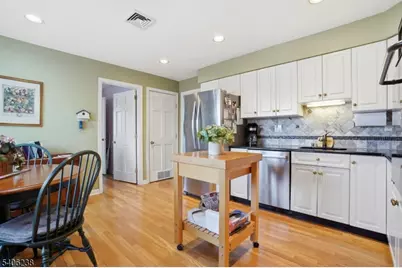 33 Yarmouth Dr, New Providence, NJ 07974 - Photo 10