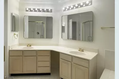 42 Heatherwood Lane, Bedminster Township, NJ 07921 - Photo 16