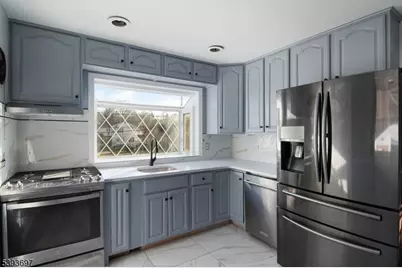 301 Riverview Rd, Pompton Lakes, NJ 07442 - Photo 4