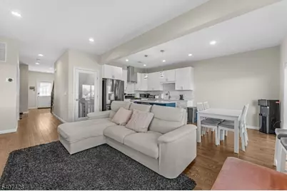 76 Valerie Dr, Manville, NJ 08835 - Photo 2