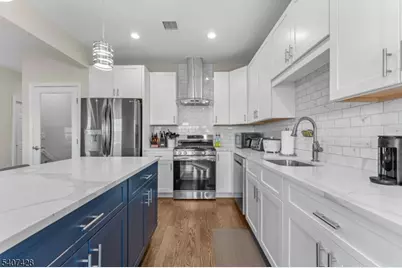 76 Valerie Dr, Manville, NJ 08835 - Photo 4