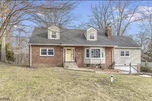 13 Woodlawn Dr, Morristown, NJ 07960 - Photo 1