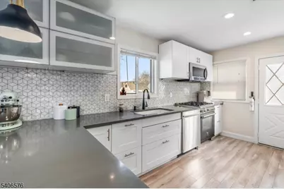 29 Grandview Dr, Woodland Park, NJ 07424 - Photo 8