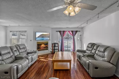 99 Woodmere Dr, Sayreville Boro, NJ 08859 - Photo 6