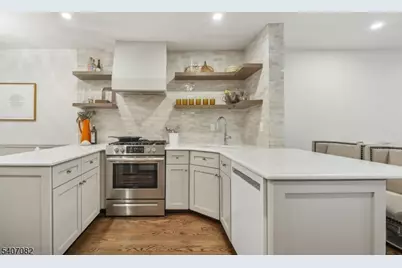 6 Hampshire Dr, Mendham, NJ 07945 - Photo 10