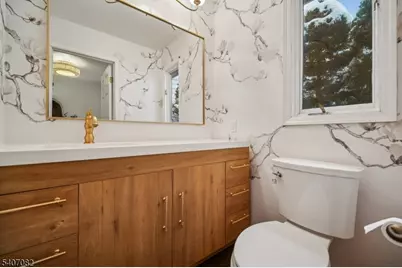 6 Hampshire Dr, Mendham, NJ 07945 - Photo 4