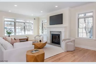 19 West Dr, Fairfield, NJ 07004 - Photo 12