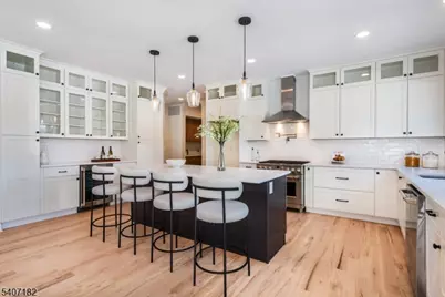 19 West Dr, Fairfield, NJ 07004 - Photo 4