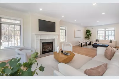 19 West Dr, Fairfield, NJ 07004 - Photo 10