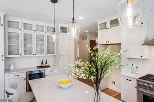 19 West Dr, Fairfield, NJ 07004 - Photo 8