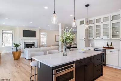 19 West Dr, Fairfield, NJ 07004 - Photo 2