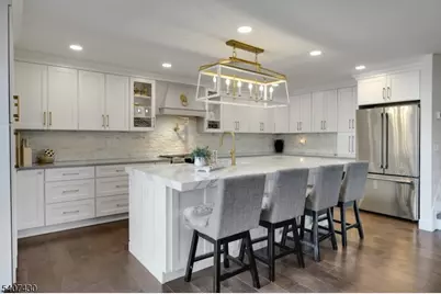 2 Knoll Rd, Fairfield, NJ 07004 - Photo 4