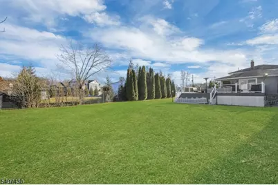 2 Knoll Rd, Fairfield, NJ 07004 - Photo 36