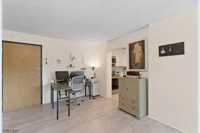 10 N Wood Ave #406, Linden, NJ 07036 - Photo 4