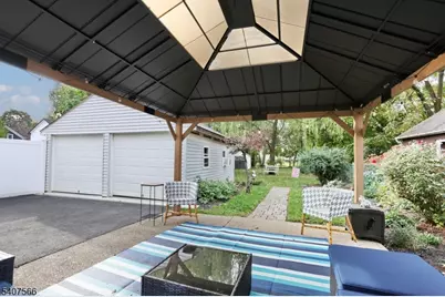 112 Diamond Bridge Ave, Hawthorne, NJ 07506 - Photo 16