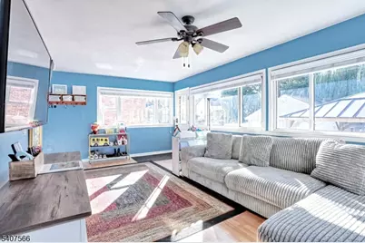 112 Diamond Bridge Ave, Hawthorne, NJ 07506 - Photo 8