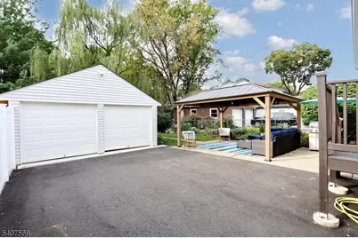 112 Diamond Bridge Ave, Hawthorne, NJ 07506 - Photo 14